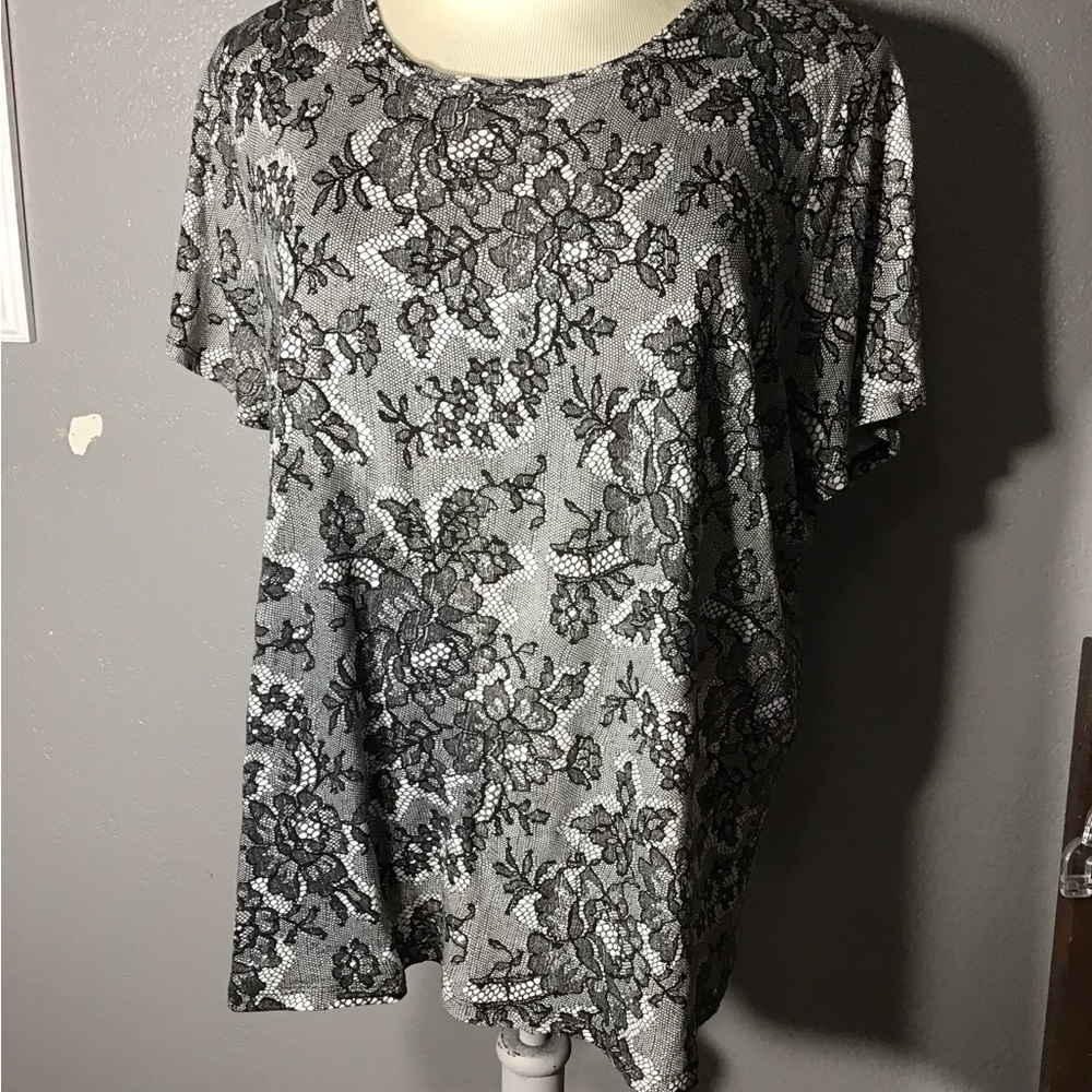 Simply Vera Wang Modern Tee Women’s Sz 2X Color Black/white Floral Short Sleeve - Picture 7 of 10